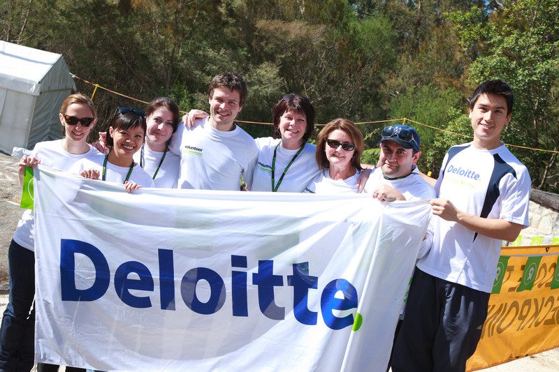 Deloitte staff and volunteers at Oxfam Trailwalker Sydney 2011. Photo: Vanessa Chaperline/OxfamAUS