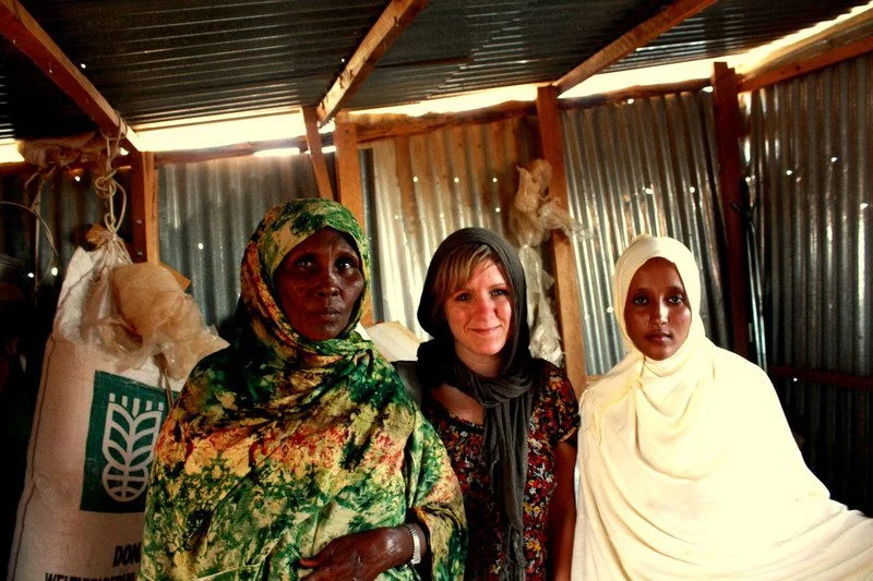 Jo Harrison with Dadaab residents Saadia Yussif Abdi and her mother, Maryon Mohamed. Photo: Jo Harrison/Oxfam Jo Harrison with Dadaab residents Saadia Yussif Abdi and her mother, Maryon Mohamed. Photo: Jo Harrison/Oxfam