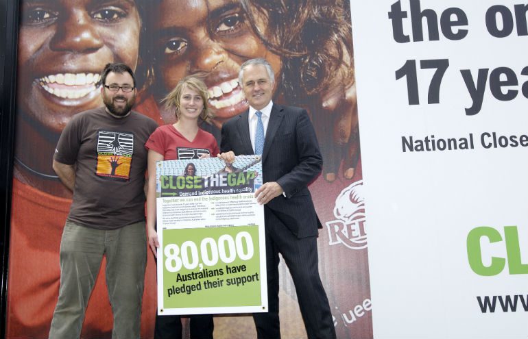 Malcolm Turnbull supports the Close the Gap campaign with Oxfam staff members