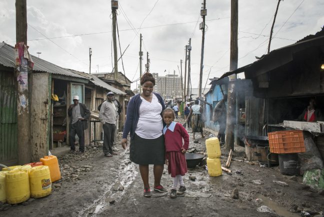 Doreen Muththoni, 38, a small scale trader and her daughter Ruth*, 7, in Mukuru, an informal settlement in Nairobi, Kenya. Photo: Katie G. Nelson/Oxfam