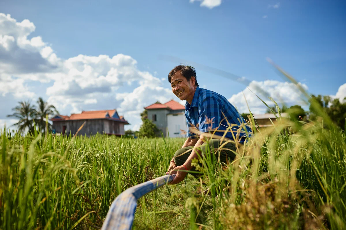 Cambodia: Chana with his rice irrigation system. Chana (pictured) and his wife Sare, both 50s, are part of an Aquaponics pilot project in their village. The pilot gives local villagers the opportunity to grow vegetables in a climate resilient way that can then be used to support their household expenses. Oxfam acknowledges the support of the Australian Government through the Australian NGO Cooperation Program (ANCP). Photo: Patrick Moran/Oxfam Cambodia: Chana with his rice irrigation system. Chana (pictured) and his wife Sare, both 50s, are part of an Aquaponics pilot project in their village. The pilot gives local villagers the opportunity to grow vegetables in a climate resilient way that can then be used to support their household expenses. Oxfam acknowledges the support of the Australian Government through the Australian NGO Cooperation Program (ANCP). Photo: Patrick Moran/Oxfam