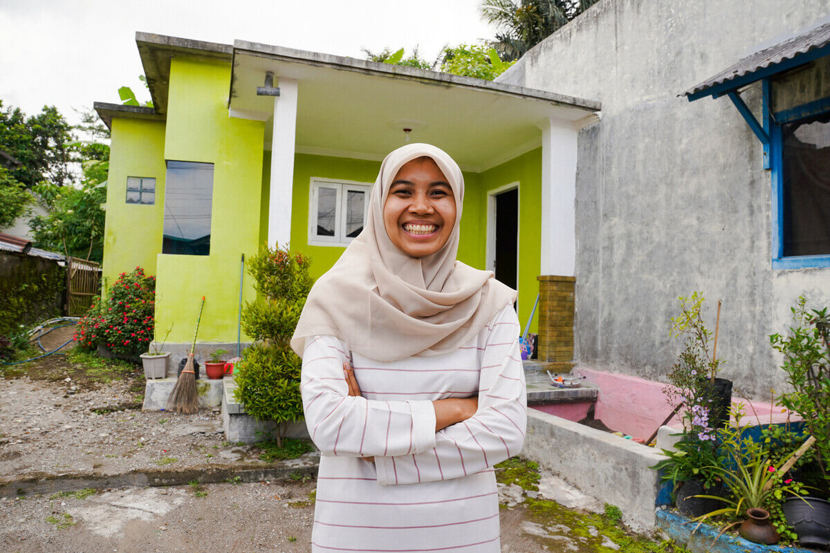 Indonesia: Indrawati is a child marriage survivor who later joined Gema Alam and learnt about her rights and gender equality, and persuaded her husband to let her pursue her dreams of higher education. She is currently a university student, tutor, and trusted Treasurer of BUMDes. Photo: M. Nugie and Andito Wasi/Oxfam. : Oxfam acknowledges the support of the Australian Government through the Australian NGO Cooperation Program (ANCP).
