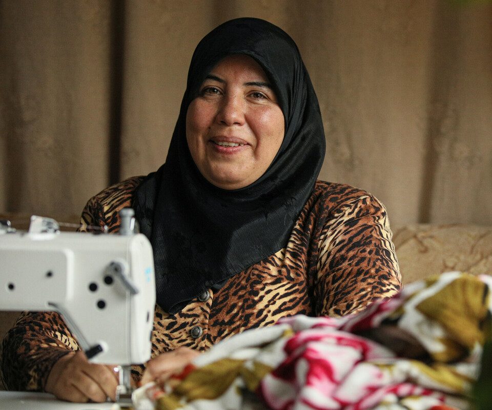Syria: Amal, 48, a mother from Aleppo, got a sewing machine from Oxfam to improve her income. Photo: Islam Mardini/ Oxfam